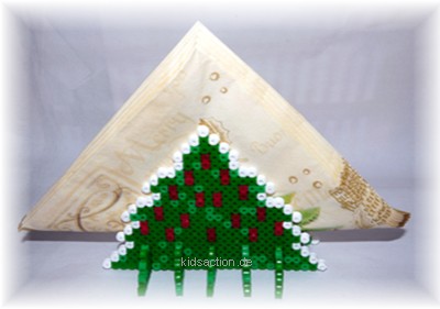 weihnachtlicher Serviettenhalter aus Bügelperlen