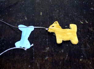 Hund mit Knochen