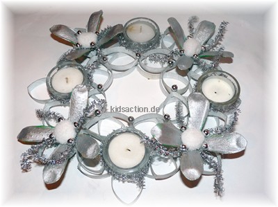 <Adventskranz aus Klopapierrollen